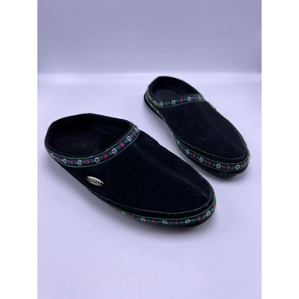 Acorn slippers size 6.5/7.5 WOMENS